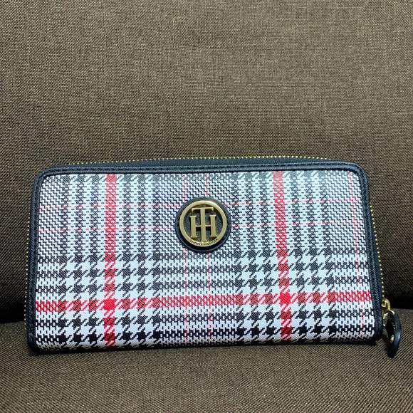 Tommy Hilfiger Handbags - Tommy Hilfiger Wallet
